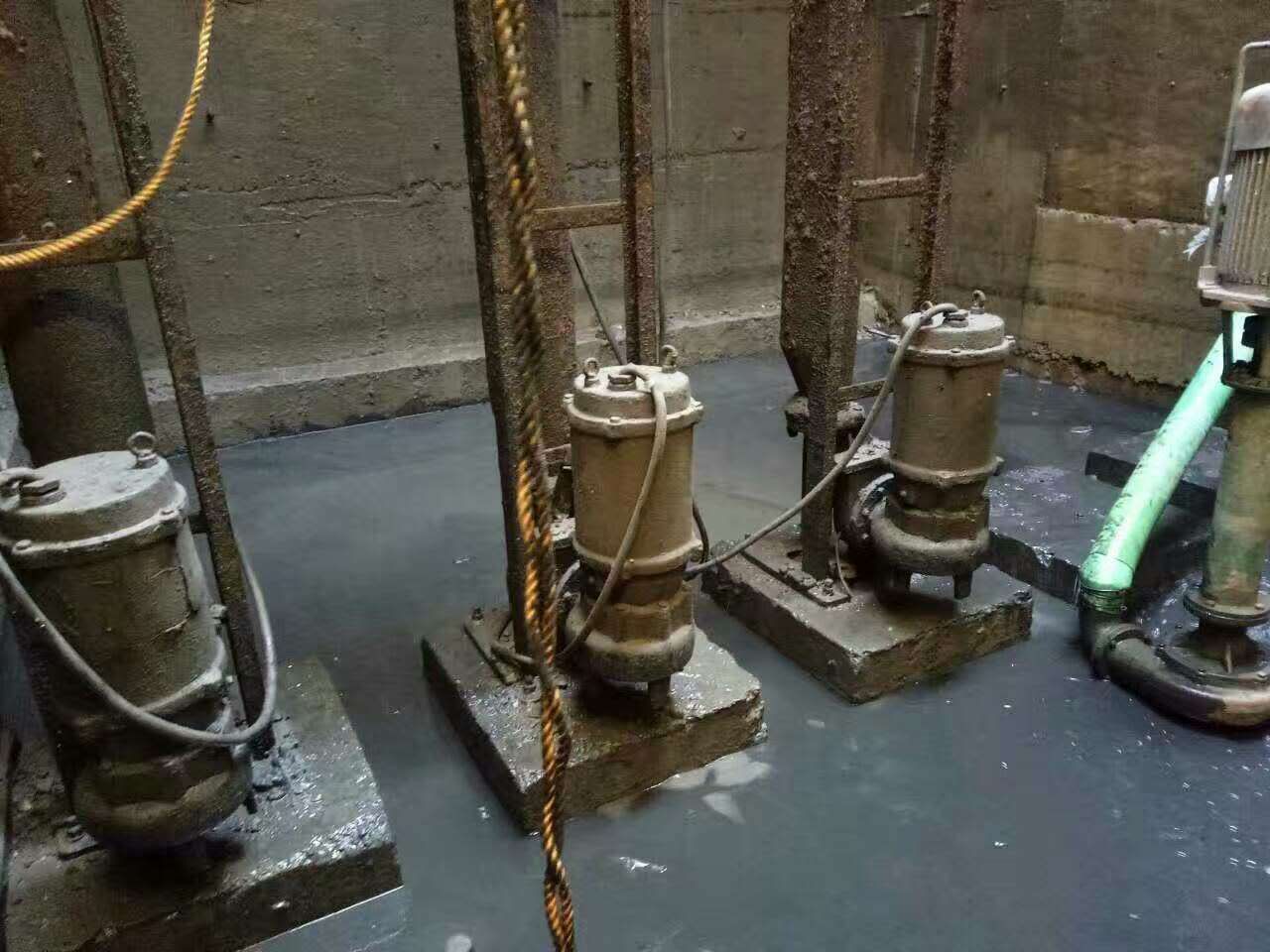 望牛墩镇污水池清理